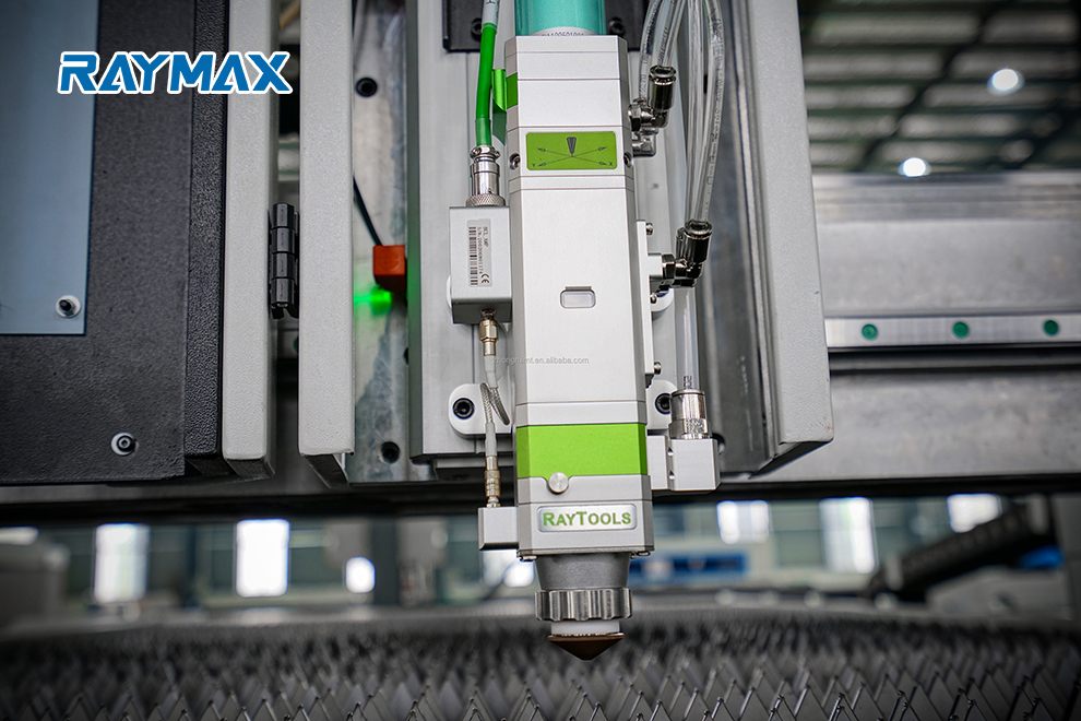 Карактеристике машине за ласерско сечење влакана: