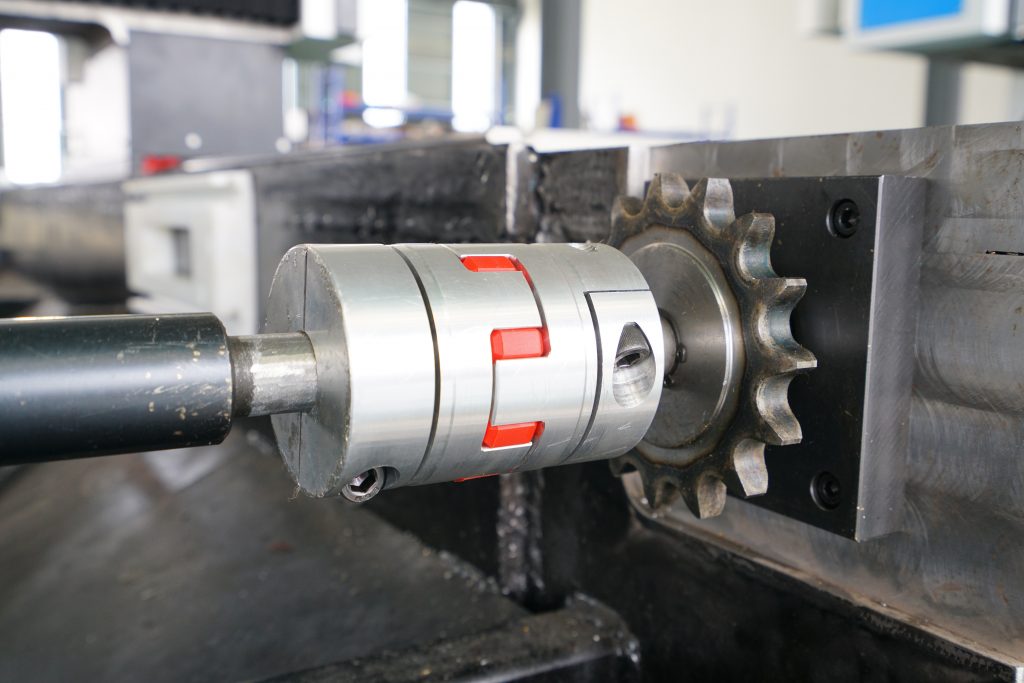 метални цнц ласерски резач са влакнима ласерска машина за сечење за гвожђе челичне алуминијумске бакарне плоче