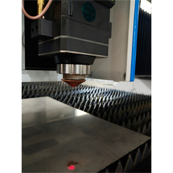 Машина за сечење плоча од нерђајућег челика 2кв металног лима 1000в ЦНЦ машина за ласерско сечење влакана